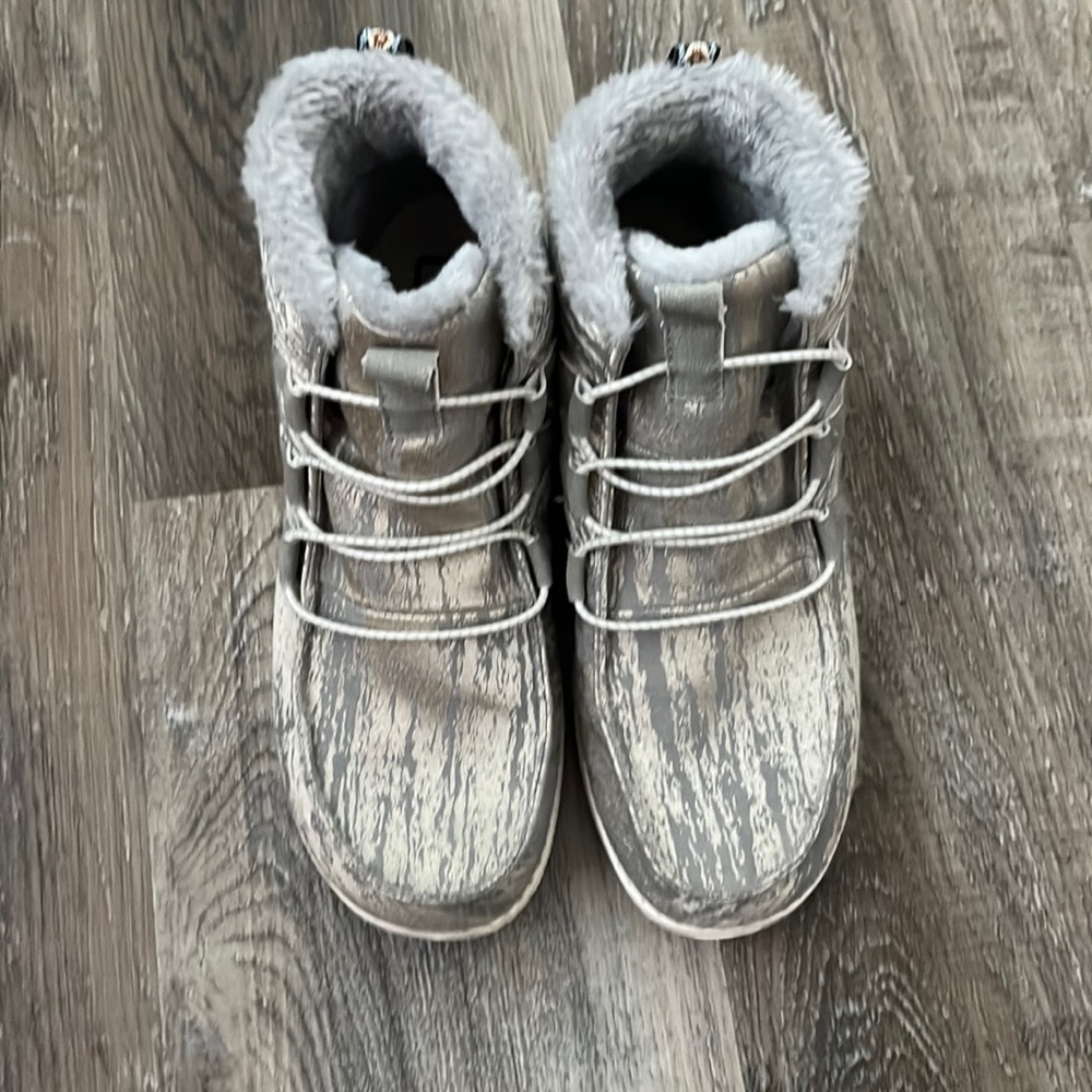Silver/grey hey dude shoes. Women size 7.